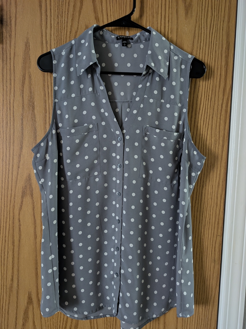 Express Sleeveless Polka Dot Button-Front Blouse - Gray/White